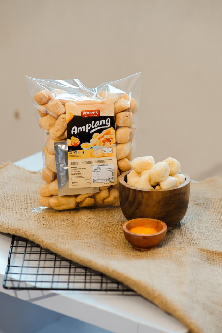 Kemasan IkanAsik Cheese dengan amplang dan saus keju